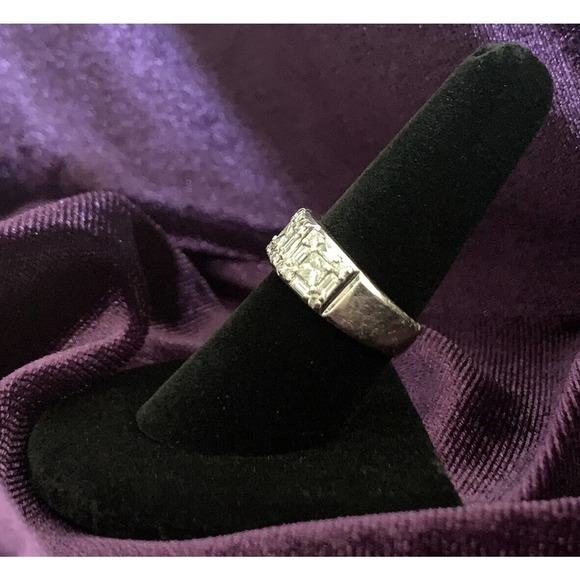 14K White Gold .9 TOTAL CARAT Princess Cut 3 Stone Diamond Ring Size 8 - Picture 5 of 6